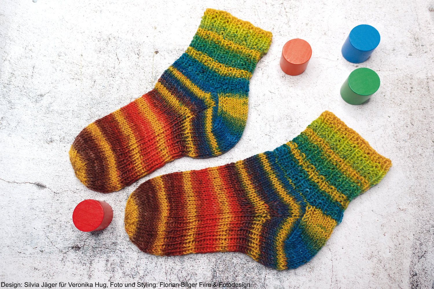 Schrägstreifen-Schal mit Socken | Anleitungsheft + Wolle Paint Socks  | Stricken | Veronika Hug, Woolly Hugs, Christophorus Verlag