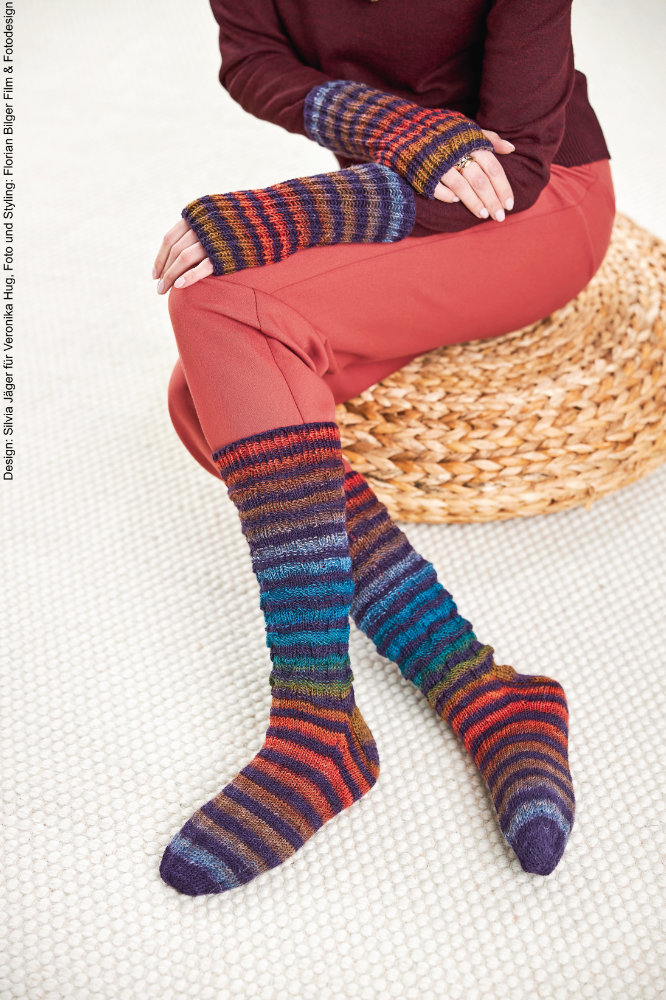 Accessoires-Set mit Socken | Anleitungsheft + Wolle Paint Socks  | Stricken | Veronika Hug, Woolly Hugs, Christophorus Verlag