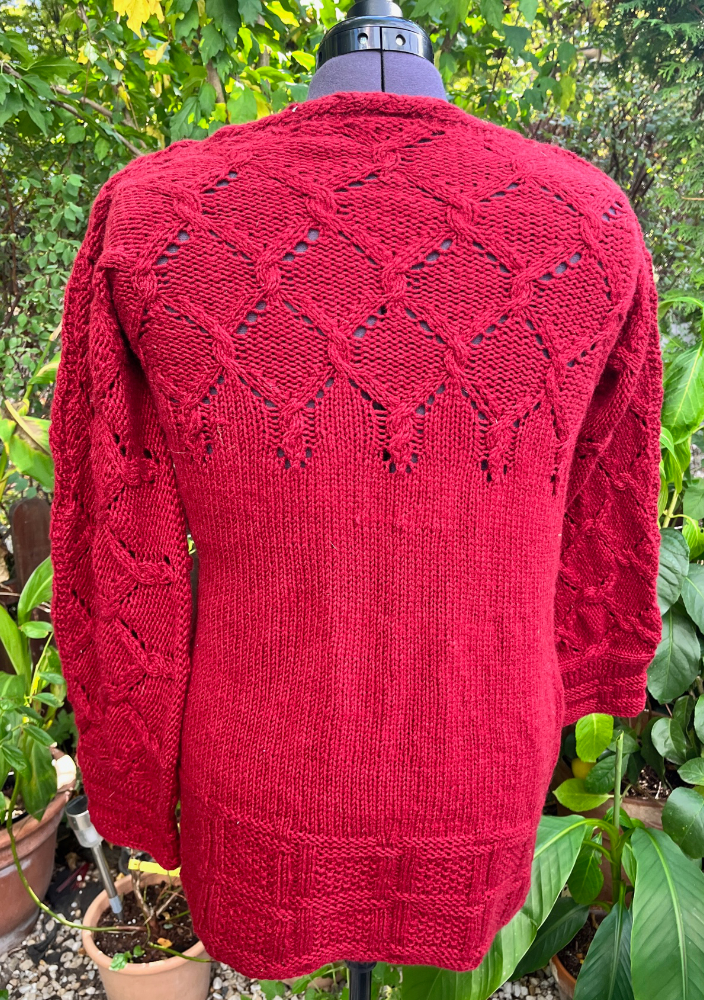 Pullover Schapulero mit Loch- und Zopfmuster | Einzelanleitung + Wolle Sensitiva  | Stricken | Sylvie Rasch