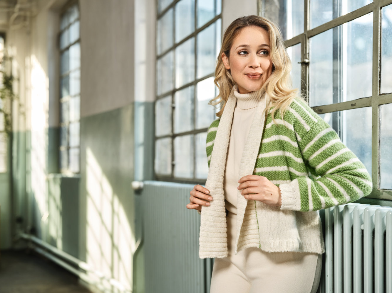 Cardigan mit Streifen | Anleitungsheft + Wolle Alpaka deluxe  | Stricken | Pro Lana